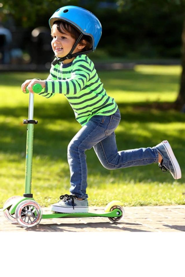 Micro Mini Deluxe Scooter - Pink