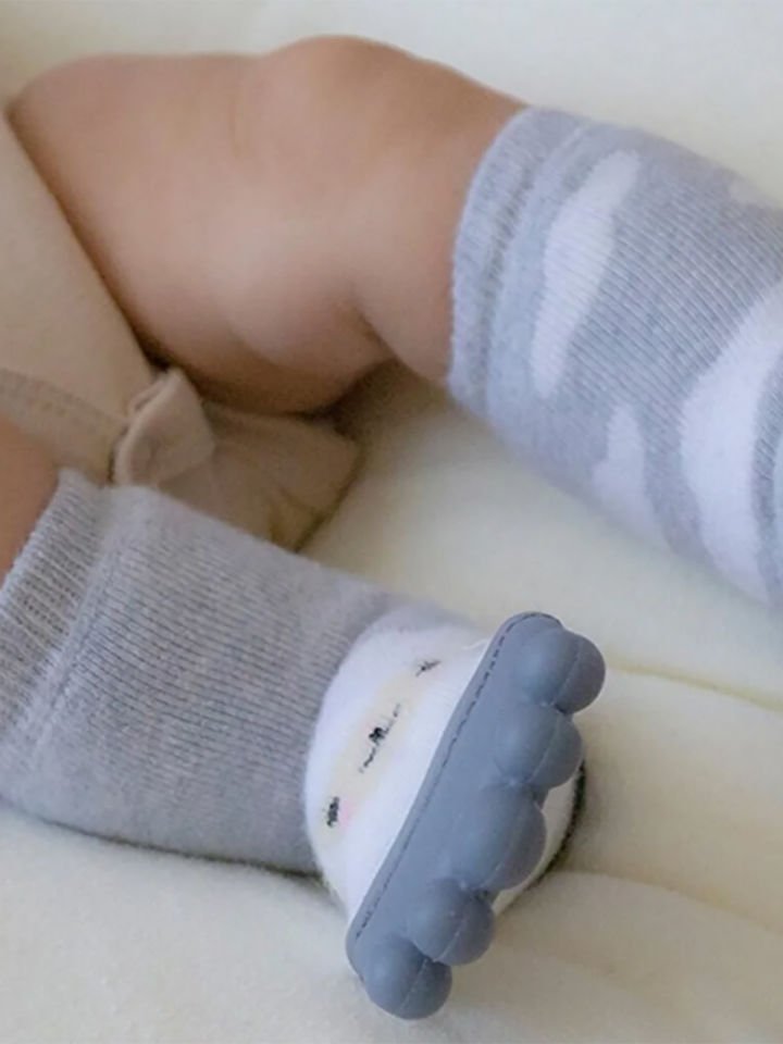 BabyJem Silikon Diş Kaşıyıcılı Havlu Bebek Çorap Gri