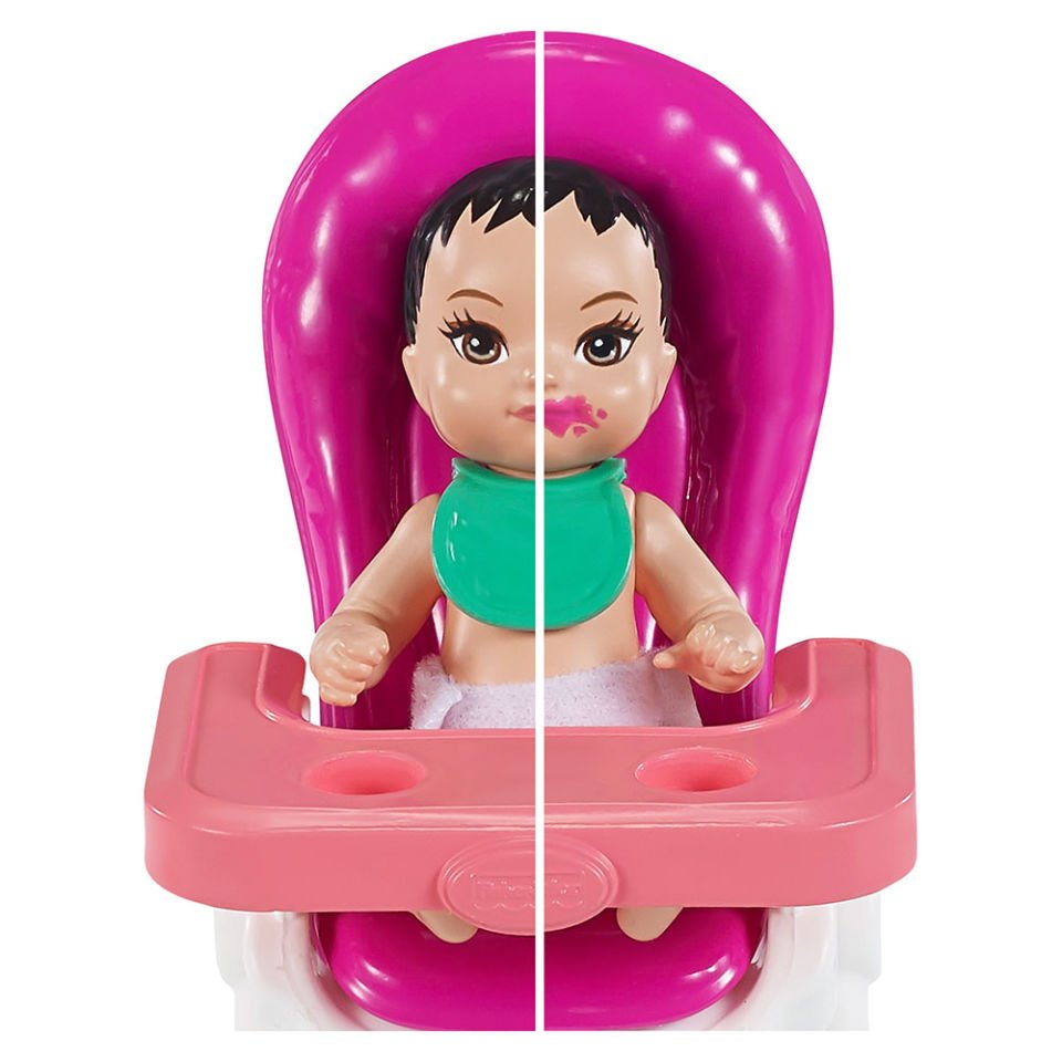 Barbie Bebek Bakıcısı Bebeği ve Aksesuarları Oyun Seti FHY97 GRP40