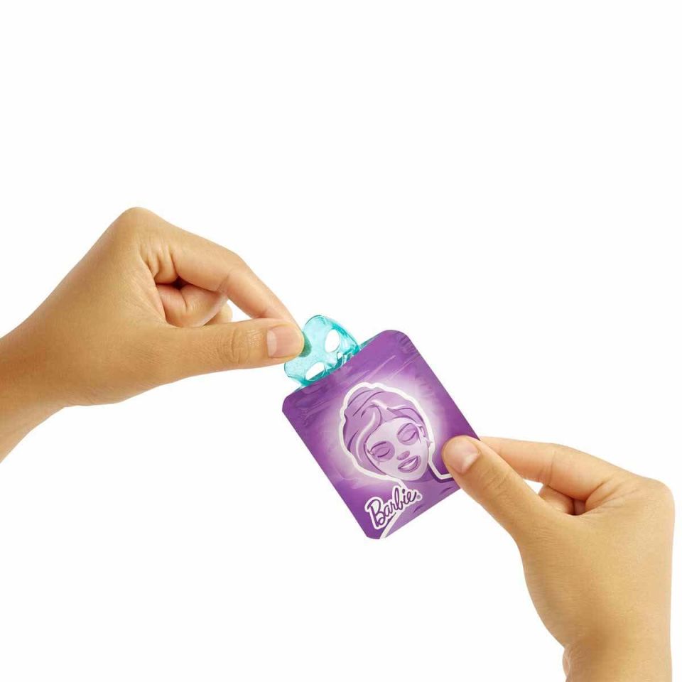 Barbie Işıltı Dolu Spa Günü Oyun Seti HCM82