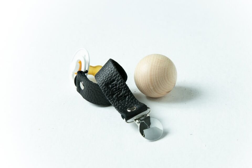 Kidful Bitkisel Boyalı Emzik Askısı Charcoal